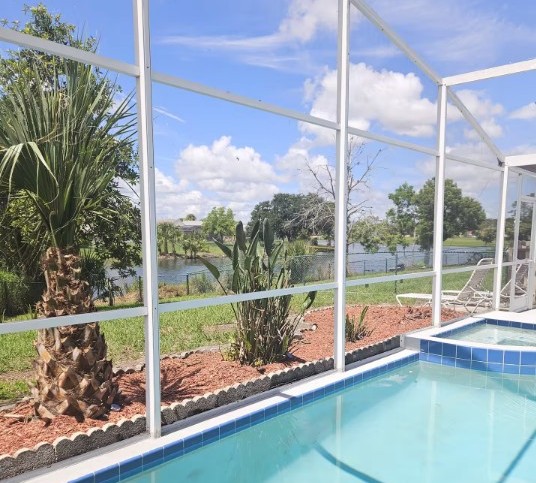 WaterView 4 miles to Disney 3Br 2Ba Pool Home